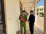 Công an xã Vân Tụ kiểm tra, hướng dẫn cơ sở thực hiện quy định của pháp luật về PCCC và CNCH
