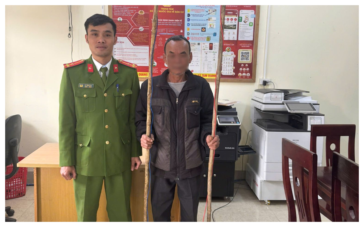 Công an xã Tam Quang: xử phạt trường hợp sử dụng công cụ kích điện khai thác thủy sản