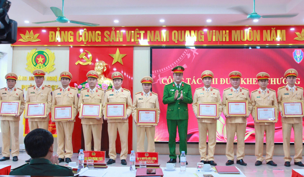 Tập trung tham mưu chỉ đạo triển khai toàn diện, quyết liệt, hiệu quả công tác bảo đảm trật tự an toàn giao thông