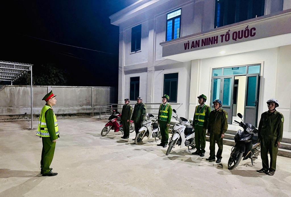 Công an xã Tam Thái tuần tra vũ trang, bảo đảm an ninh trật tự