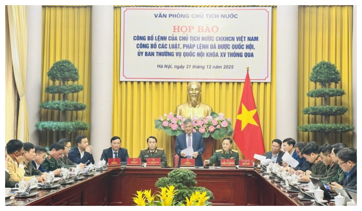 Công bố 14 luật và 1 pháp lệnh