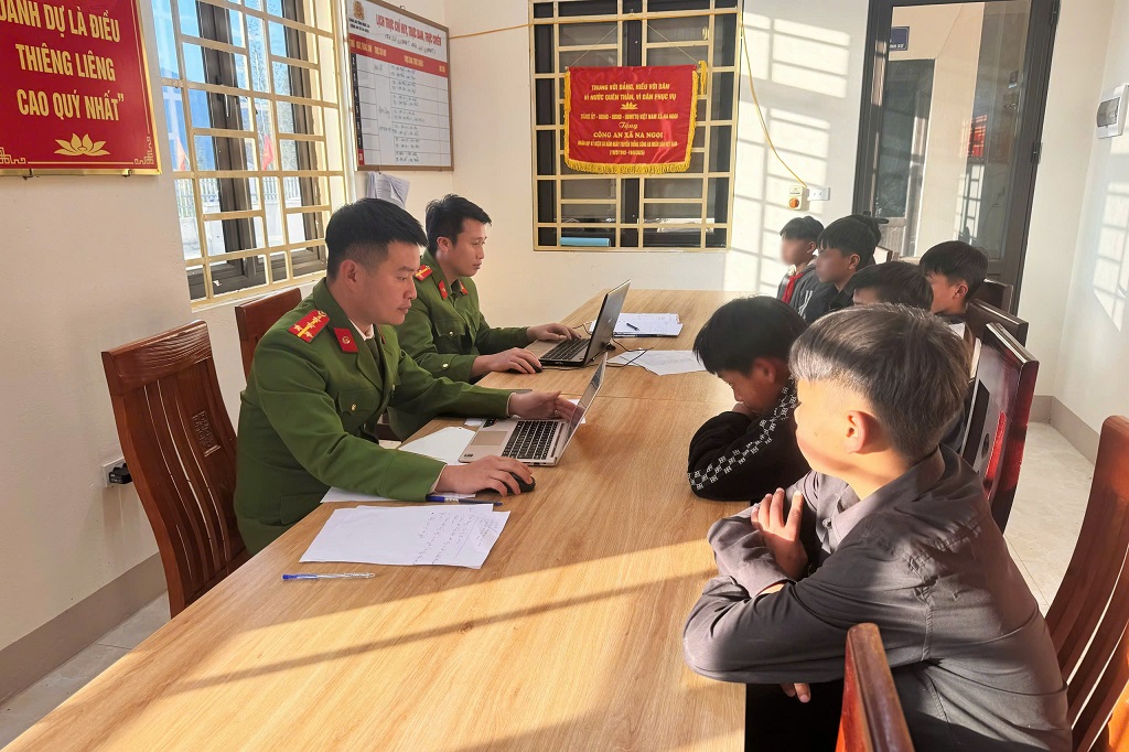 Công an xã Na Ngoi tăng cường phòng ngừa trộm cắp tài sản dịp giáp Tết Nguyên đán