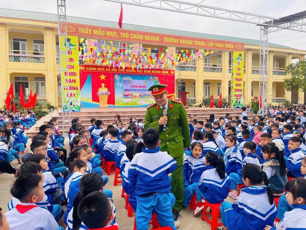 Công an xã Quỳnh Tam tuyên truyền, phổ biến pháp luật