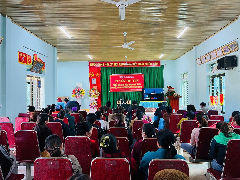 Công an xã Châu Bình tuyên truyền pháp luật về quản lý, sử dụng pháo