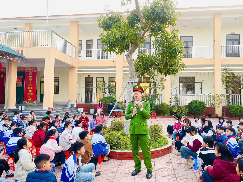 Công an xã Đông Thành tuyên truyền, phổ biến giáo dục pháp luật