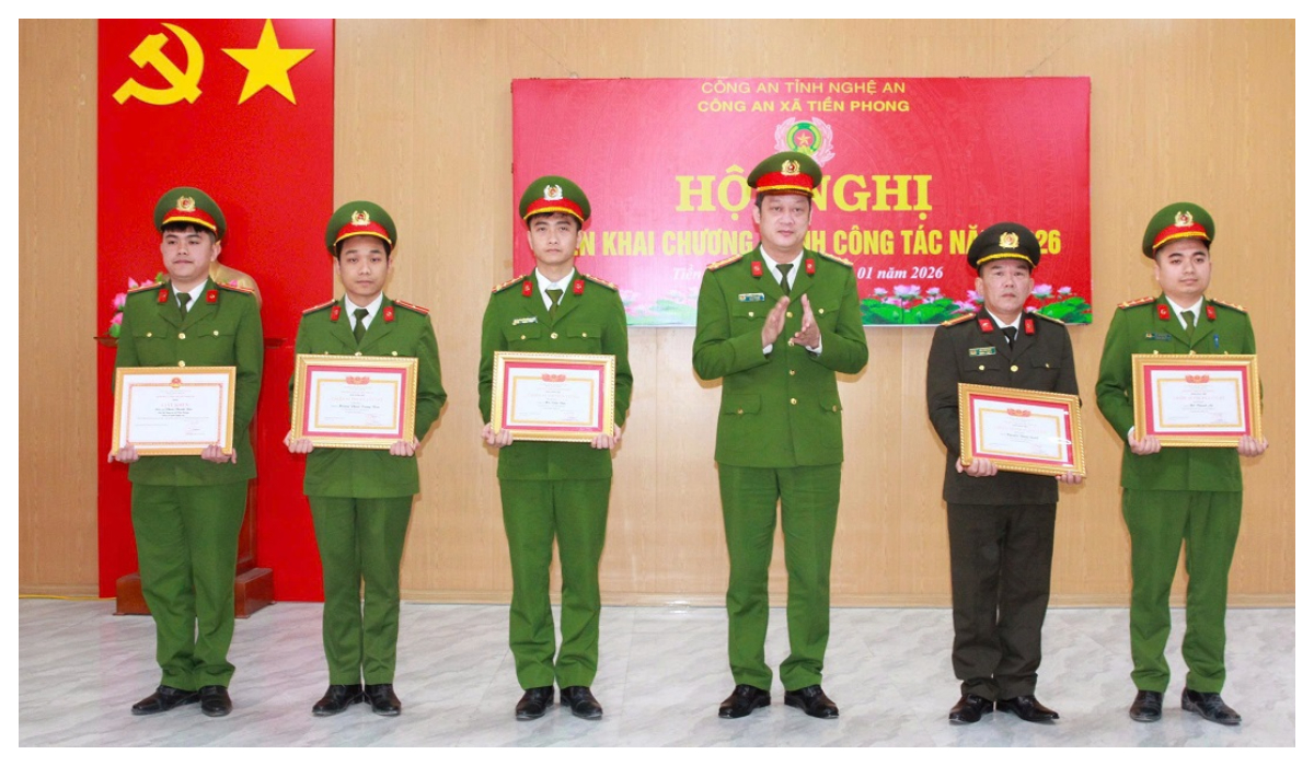 Phát huy vai trò người có uy tín, giữ gìn bản sắc văn hóa dân tộc