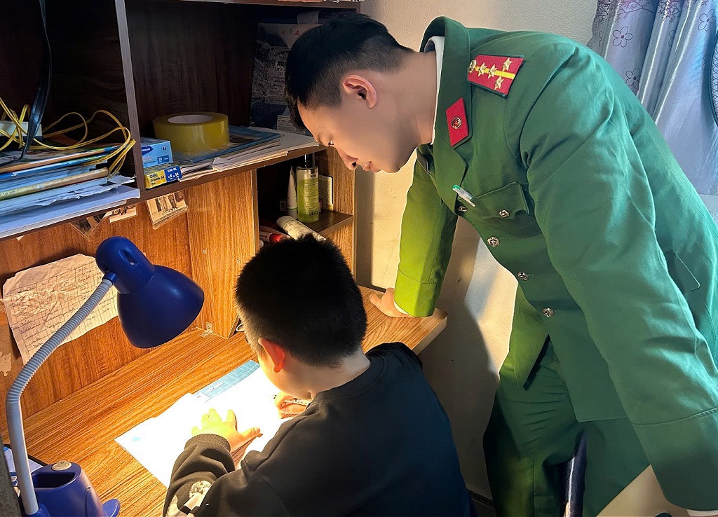 Công an xã Quỳnh Văn nhận 