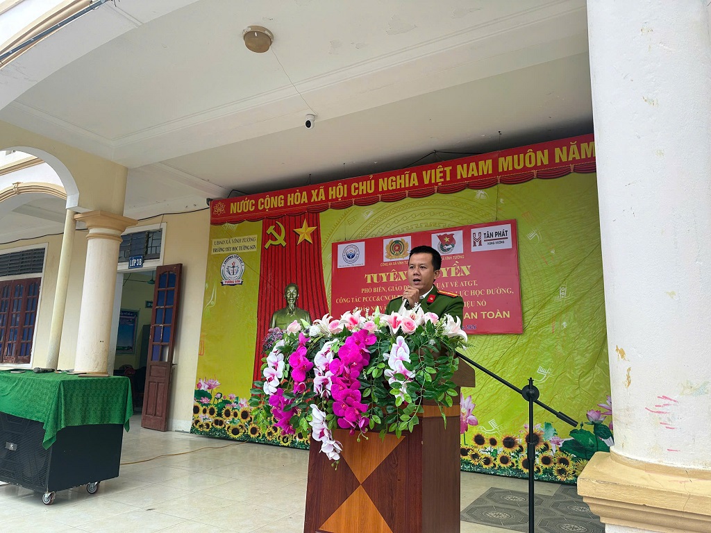 Công an xã Vĩnh Tường tuyên truyền, phổ biến pháp luật