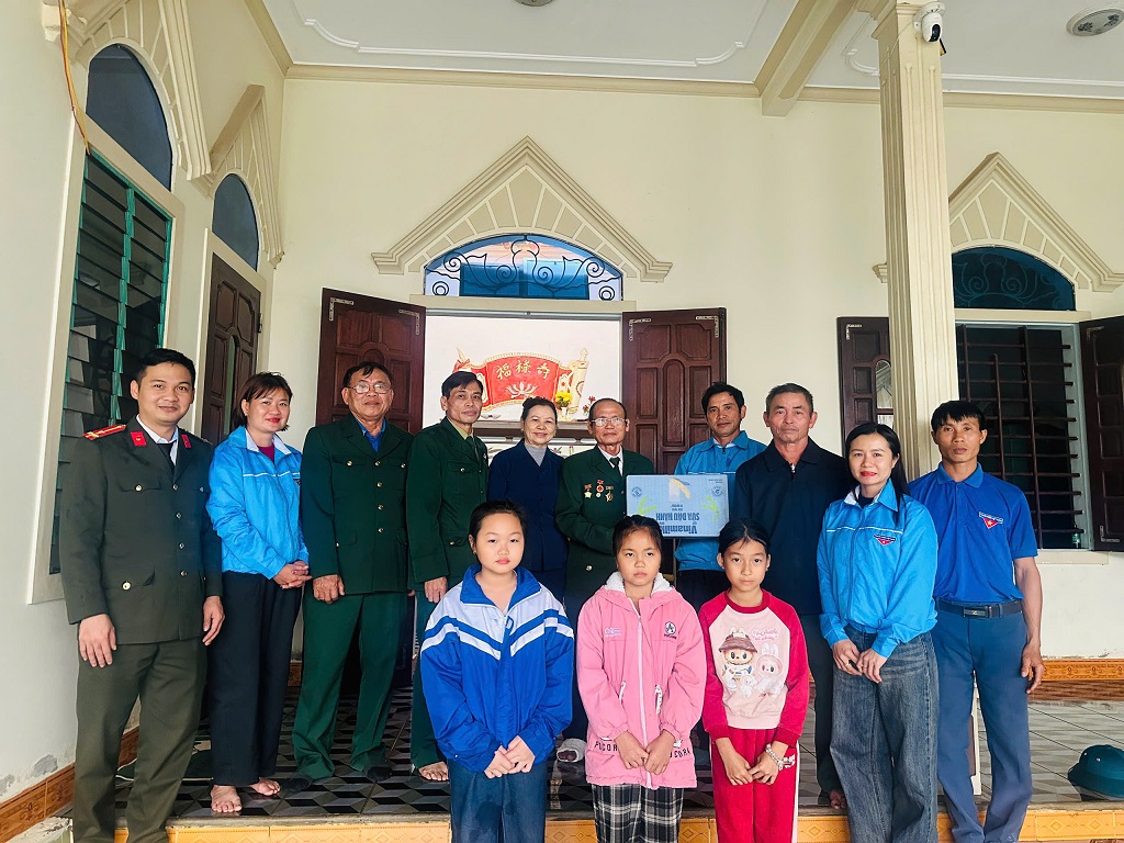 Công an xã Vân Du: Ấm áp nghĩa tình trong hoạt động tri ân 