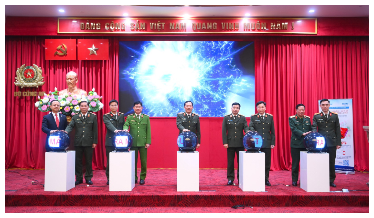 Ra mắt Trung tâm thông tin chỉ huy kết nối hệ thống truyền tin, báo sự cố phòng cháy, chữa cháy, ứng dụng 