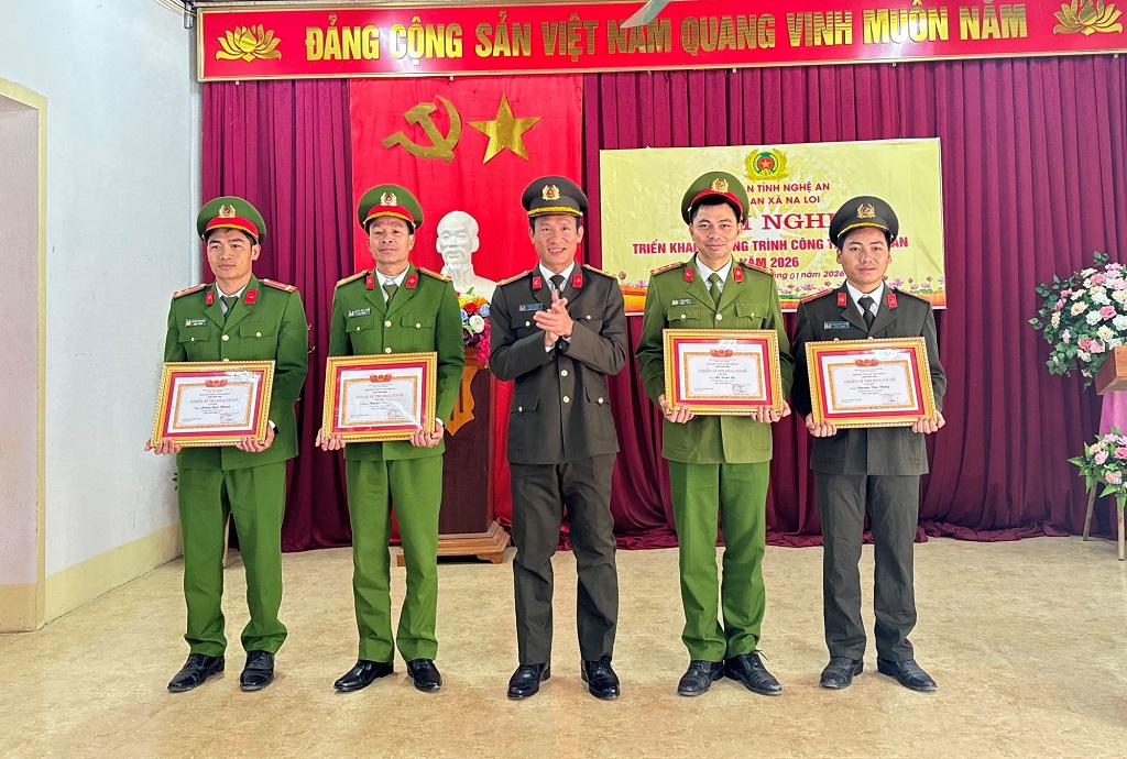 Công an xã Na Loi tổ chức Hội nghị triển khai chương trình công tác công an năm 2026