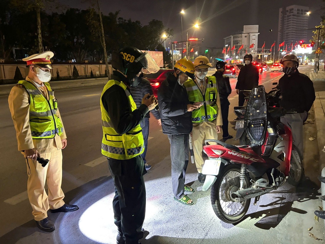 Công an Nghệ An huy động lực lượng, phương tiện tuần tra, kiểm soát bảo đảm ANTT, TTATGT trước trận tứ kết U23 Việt Nam - U23 UAE