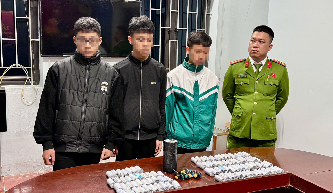 Công an xã Bạch Ngọc bắt giữ nhiều đối tượng liên quan đến pháo nổ