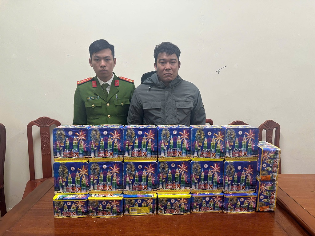 Công an phường Vinh Lộc bắt giữ 04 vụ, 04 đối tượng buôn bán, tàng trữ pháo nổ
