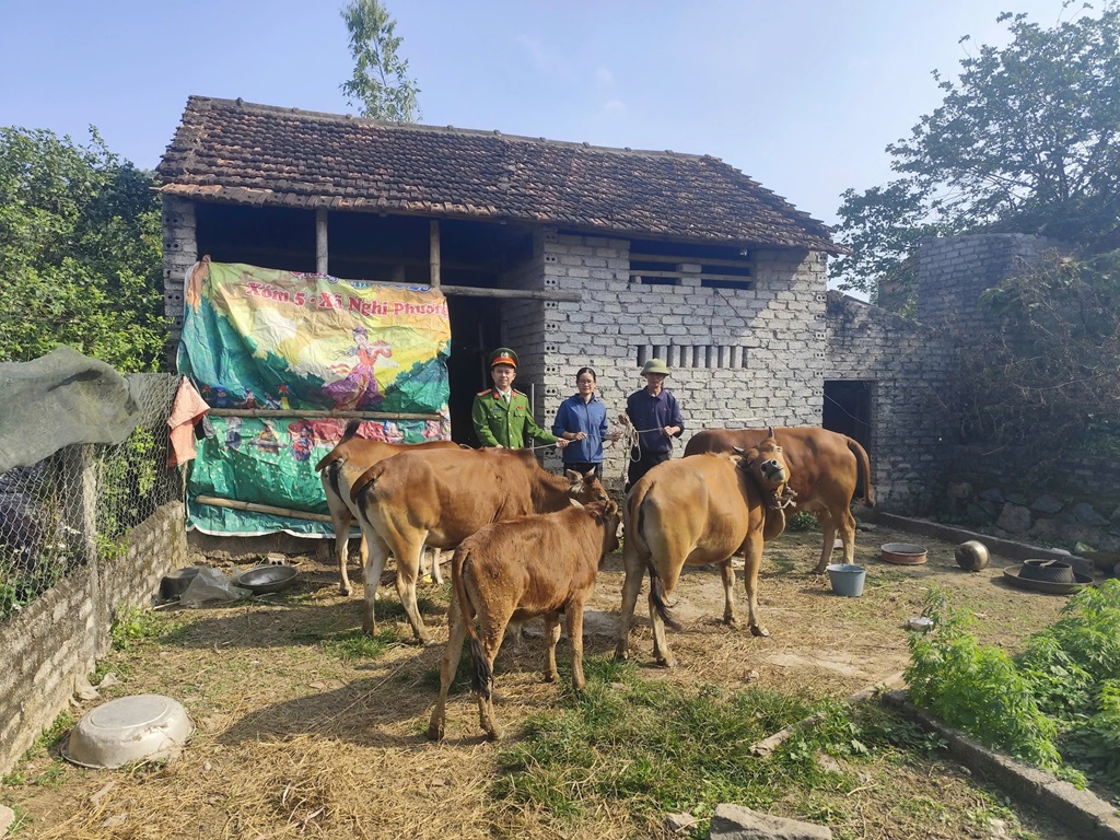 Công an xã Thần Lĩnh hỗ trợ tìm lại tài sản cho người dân