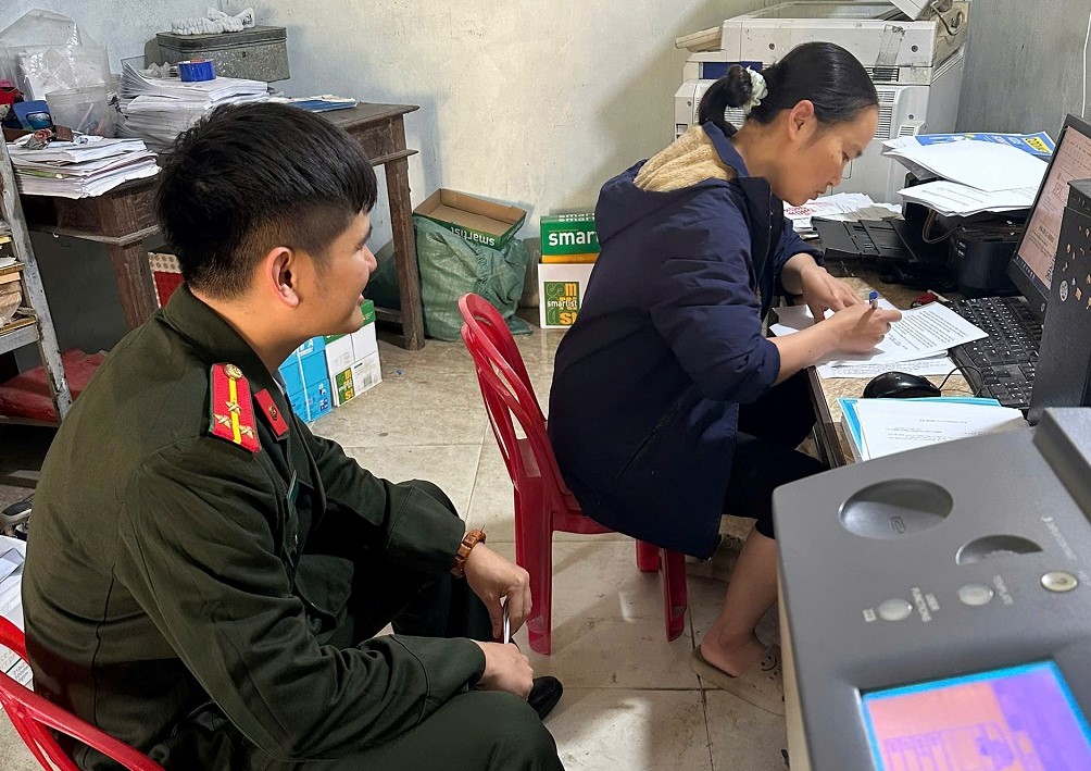 Công an xã Thiên Nhẫn tăng cường quản lý hoạt động photocopy, in ấn