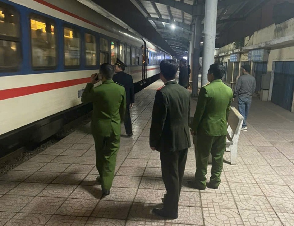 Công an phường Vinh Hưng, tỉnh Nghệ An giải cứu cô gái 16 tuổi bị 