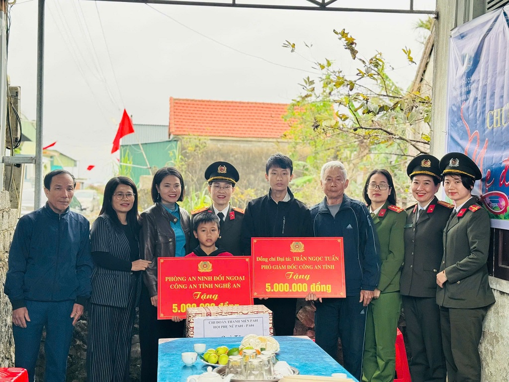 Nhận đỡ đầu, giúp đỡ trẻ em mồ côi có hoàn cảnh khó khăn