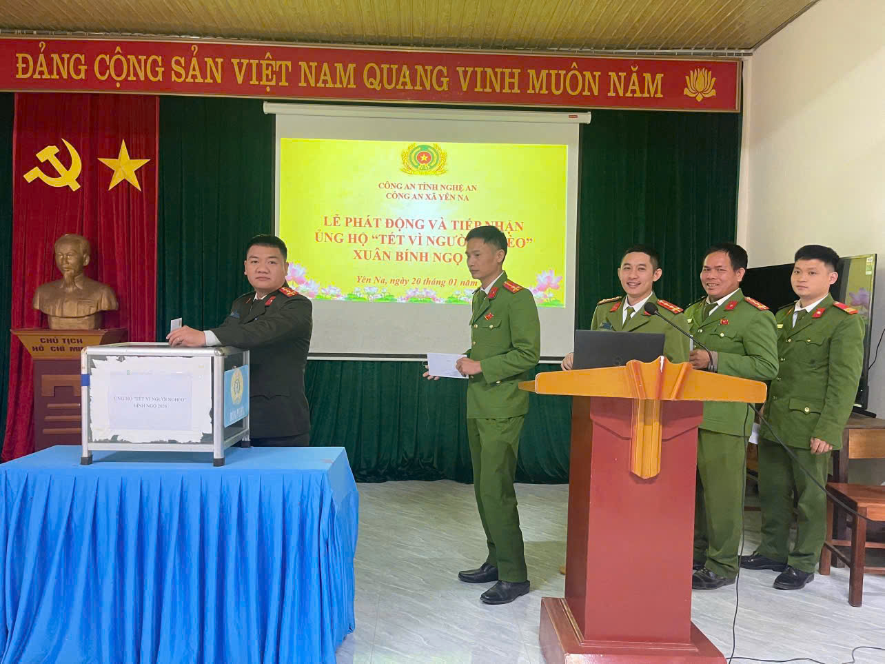 Công an xã Yên Na tổ chức Lễ phát động ủng hộ 