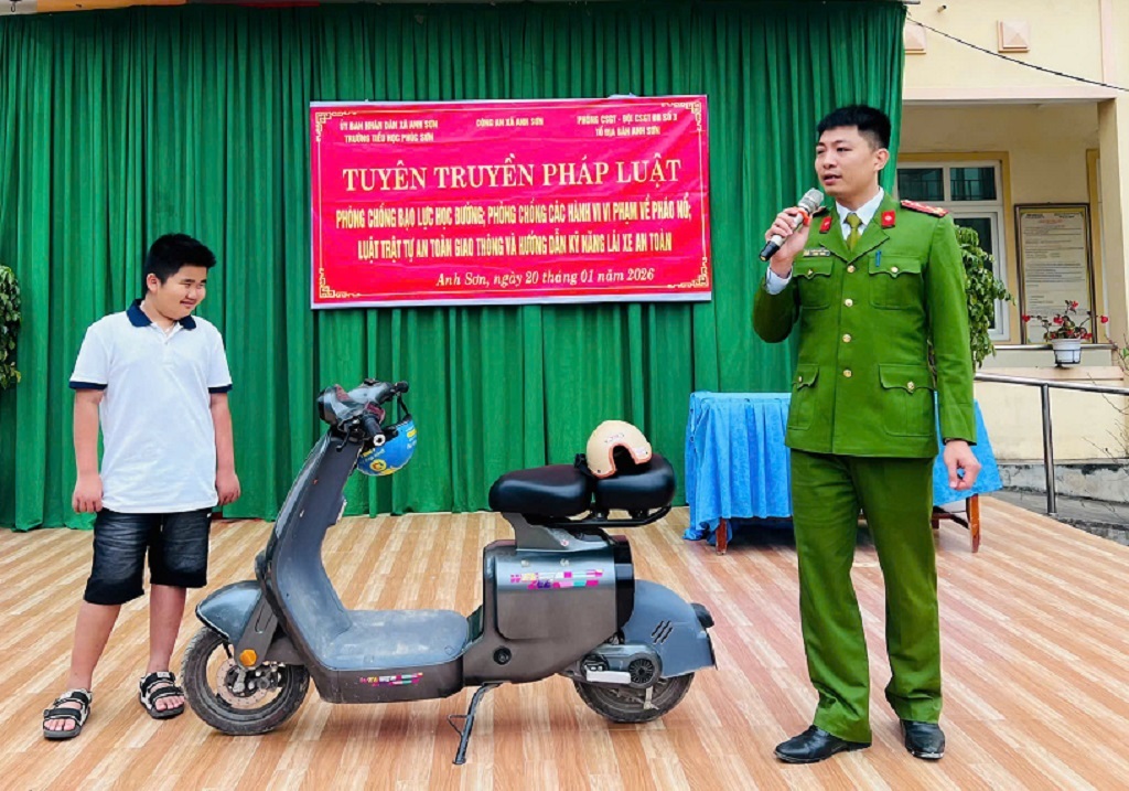 Tuyên truyền pháp luật tại trường tiểu học Phúc Sơn