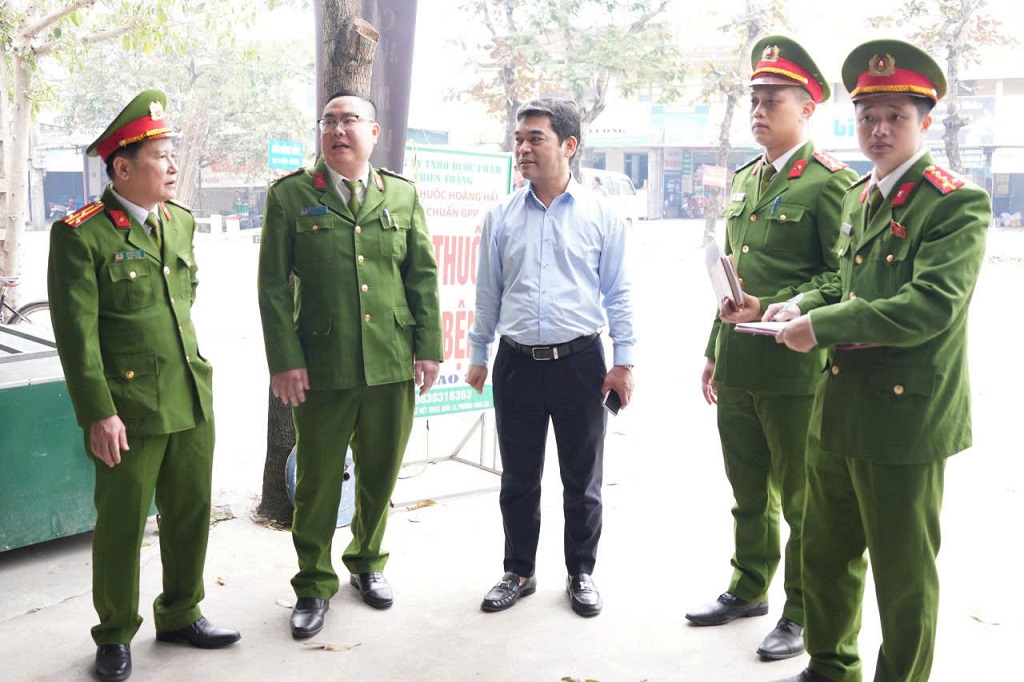 Phòng Cảnh sát PCCC&CNCH kiểm tra PCCC tại khu dân cư, hộ gia đình và nhà ở kết hợp sản xuất, kinh doanh