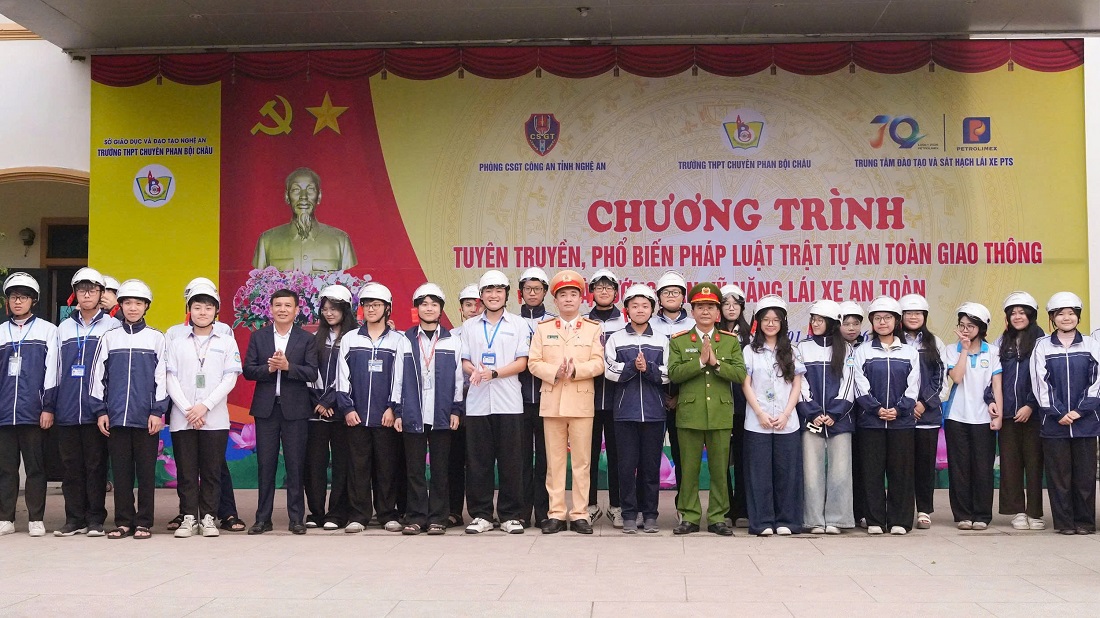 Tuyên truyền, phổ biến pháp luật về trật tự an toàn giao thông và hướng dẫn kỹ năng lái xe an toàn cho học sinh