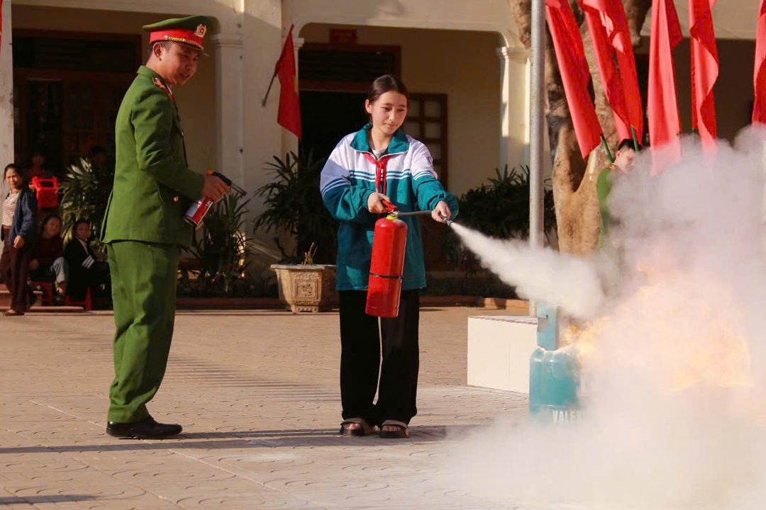 Tuyên truyền, huấn luyện, bồi dưỡng nghiệp vụ PCCC và pháp luật về vũ khí, vật liệu nổ, công cụ hỗ trợ và pháo