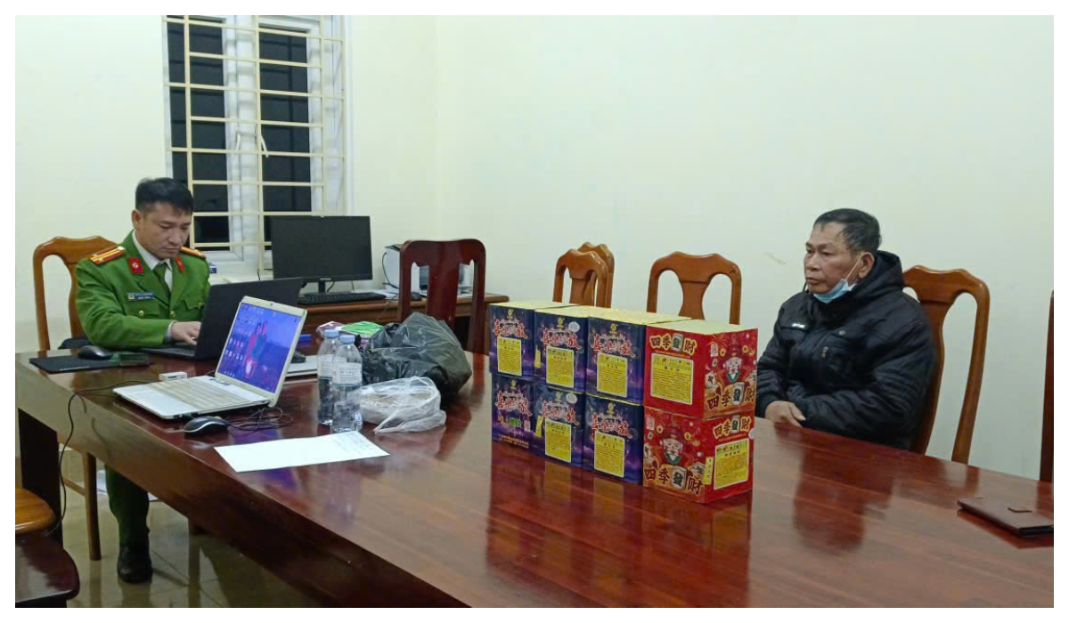 Công an phường Cửa lò bắt giữ đối tượng tàng trữ pháo nổ