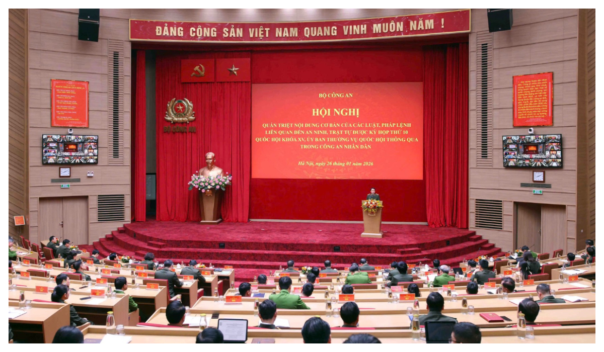 Triển khai thi hành kịp thời, nghiêm túc các luật, pháp lệnh liên quan đến an ninh, trật tự