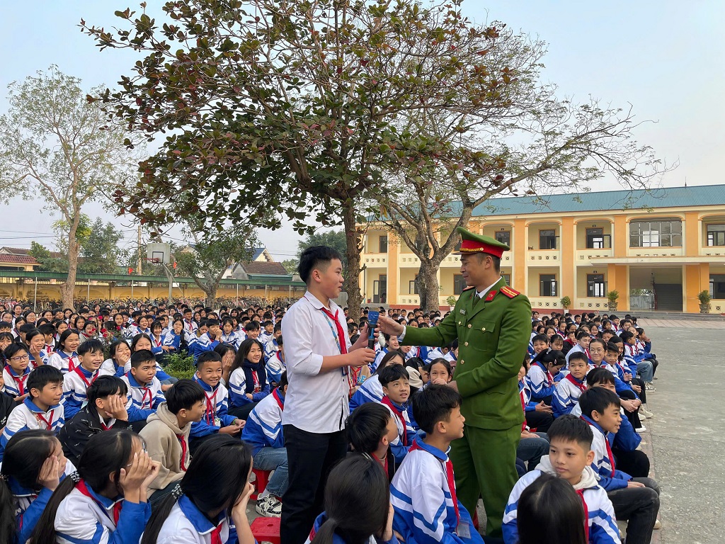 Đẩy mạnh tuyên truyền pháp luật trong những ngày cao điểm ra quân