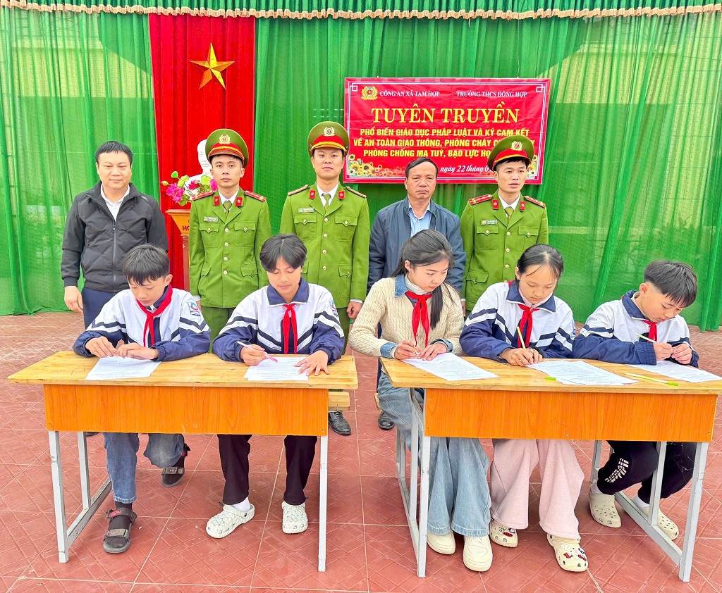 Tuyên truyền pháp luật tại trường THCS Đồng Hợp