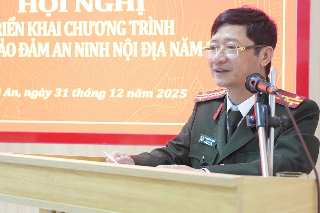 Đồng chí Đại tá Trần Ngọc Tuấn, Phó Giám đốc, Thủ trưởng Cơ quan An ninh điều tra Công an tỉnh phát biểu chỉ đạo tại Hội nghị