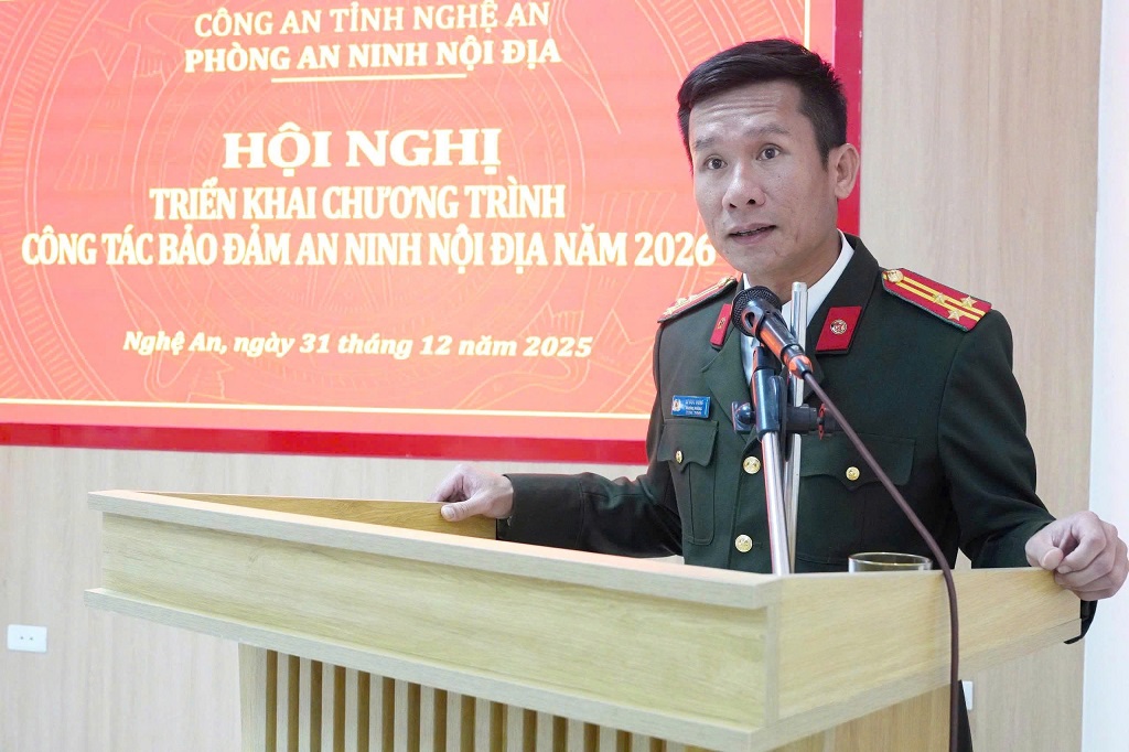 Đồng chí Thượng tá Lê Đức Dũng, Trưởng phòng An ninh nội địa phát biểu     