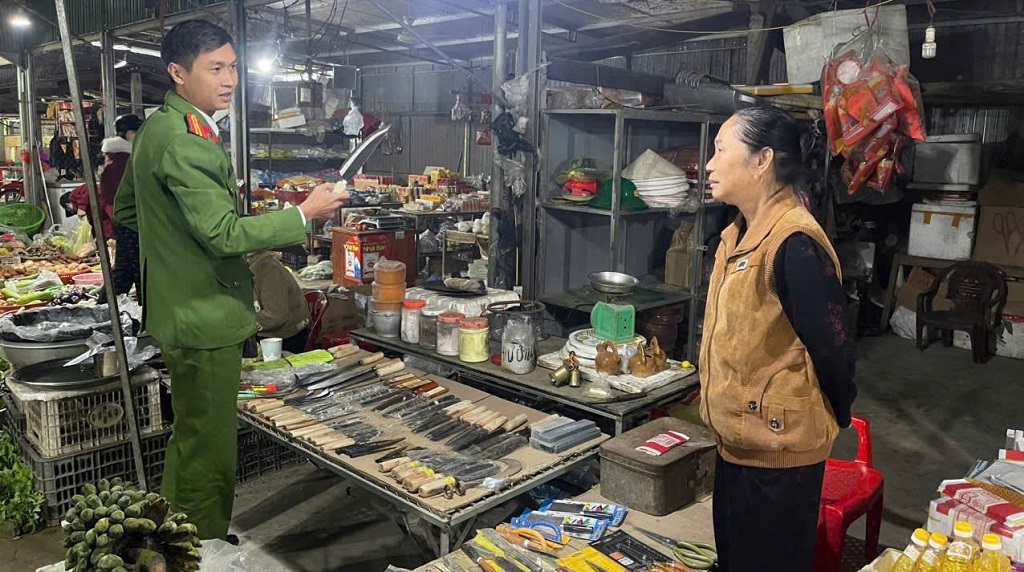 Công an xã tuyên tuyền, phổ biến Luật Quản lý, sử dụng vũ khí, vật liệu nổ và công cụ hỗ trợ, những điểm mới của Luật