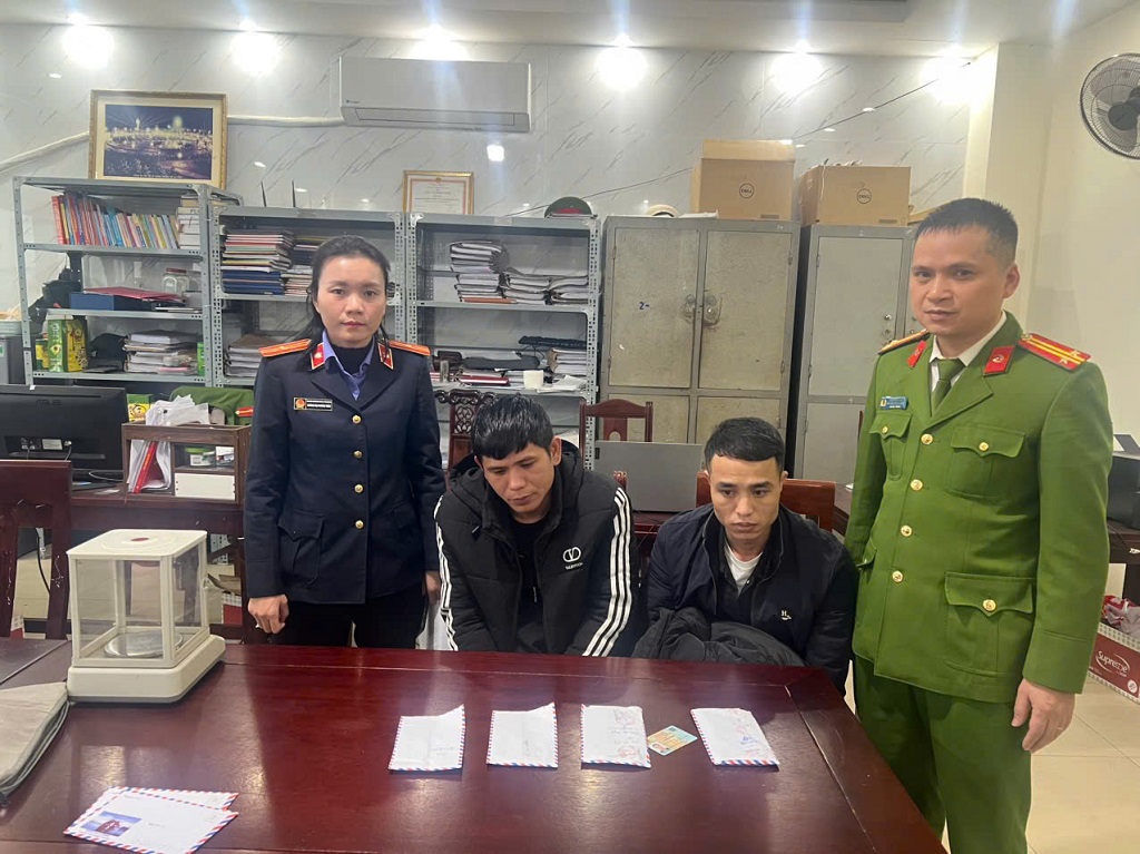 02 đối tượng cùng tang vật tại Cơ quan Công an