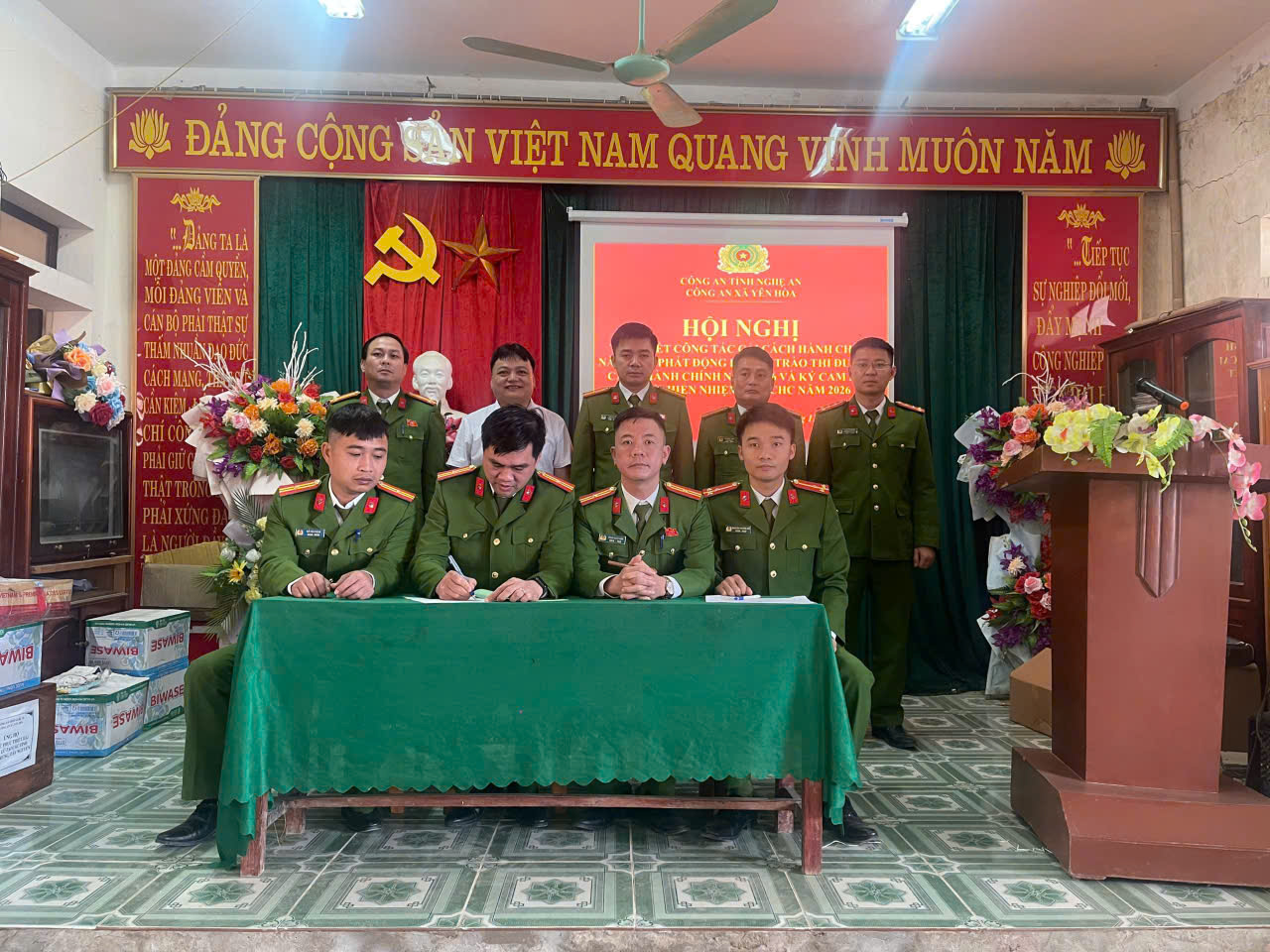 Ký cam kết thực hiện nhiệm vụ CCHC