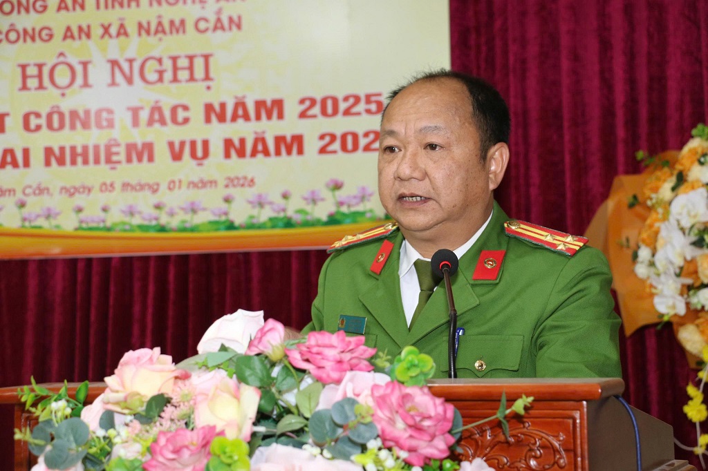 Đồng chí Thượng tá Lô Văn Thao, Trưởng Công an xã Nậm Cắn phát biểu tại Hội nghị