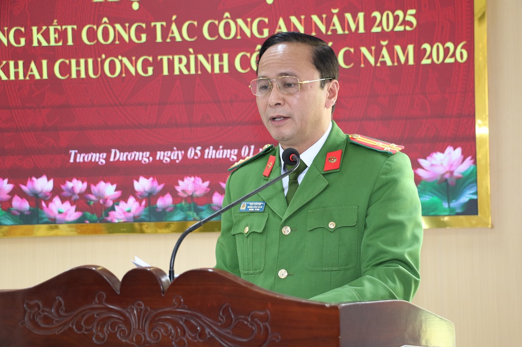 Đồng chí Thượng tá Kha Văn Hợi – Trưởng Công an xã phát biểu tại Hội nghị