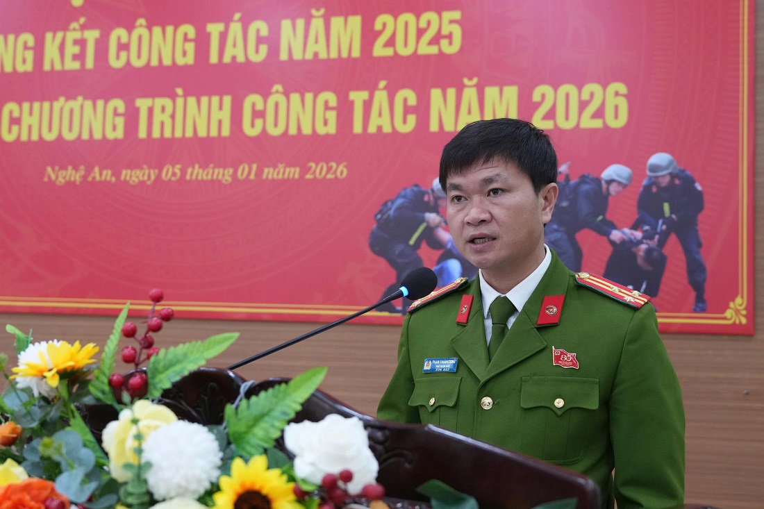 Đồng chí Thượng tá Phạm Thành Long, Phó Giám đốc Công an tỉnh phát biểu chỉ đạo tại Hội nghị