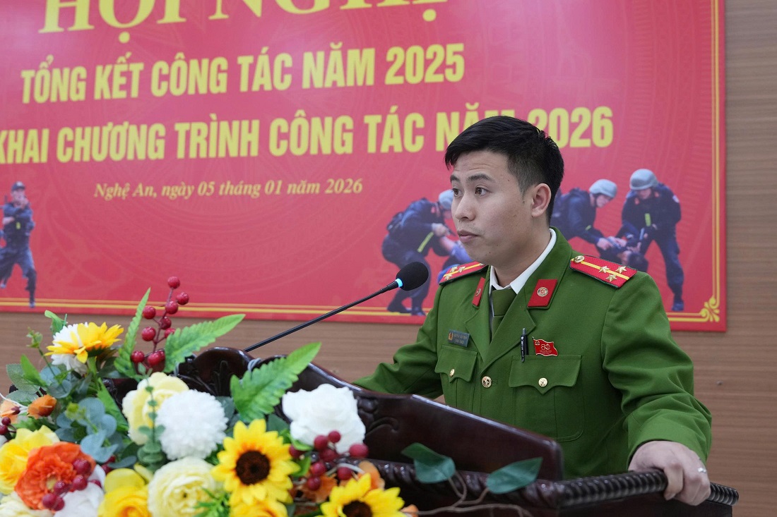 Phát biểu ý kiến và trình bày tham luận