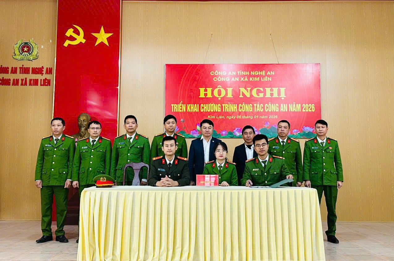 Ký cam kết thực hiện phong trào thi đua năm 2026 với khẩu hiệu hành động: “Công an xã Kim Liên làm theo lời Bác – Đoàn kết – Kỷ cương – Trách nhiệm – Gần dân – Phục vụ Nhân dân tận tụy”