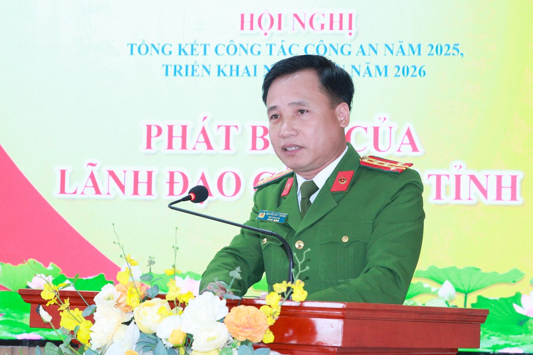 Đồng chí Đại tá Nguyễn Duy Thanh, Ủy viên Ban Thường vụ Đảng ủy, Phó Giám đốc Công an tỉnh phát biểu chỉ đạo tại Hội nghị