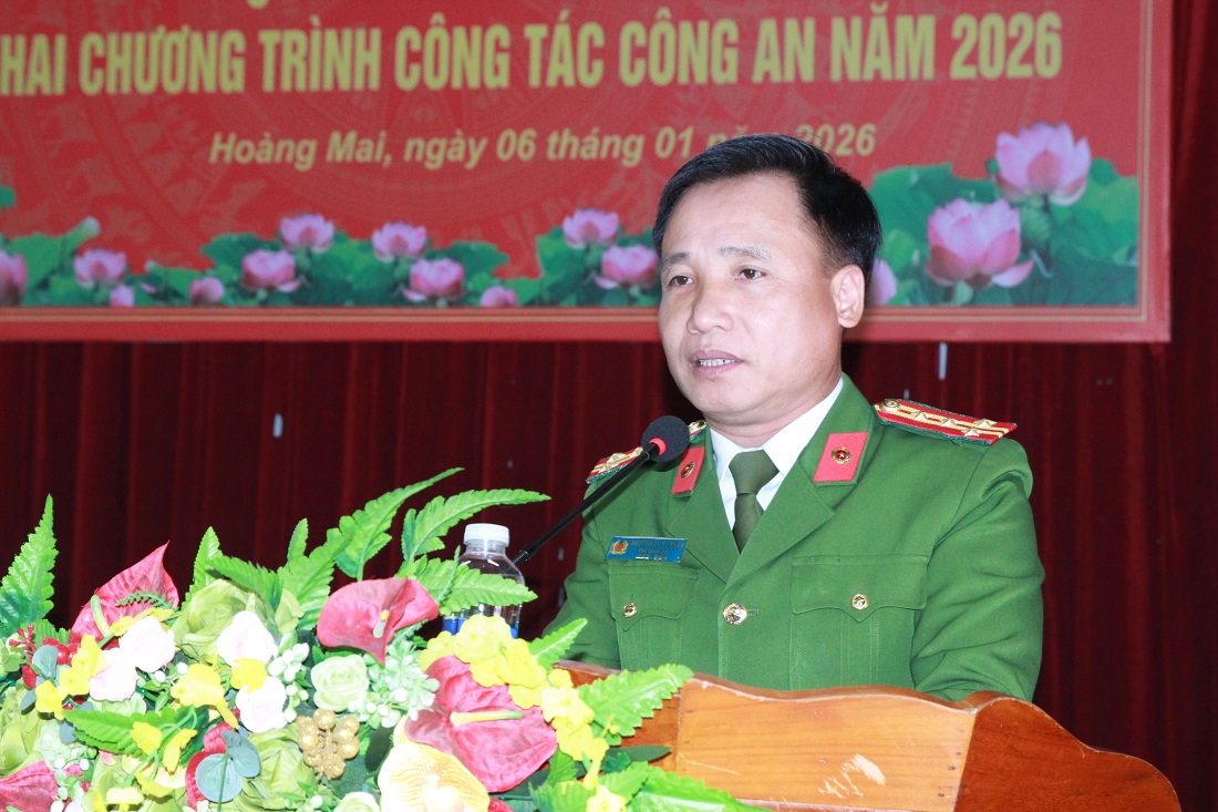 Đồng chí Đại tá Nguyễn Duy Thanh, Ủy viên Ban Thường vụ Đảng ủy, Phó Giám đốc Công an tỉnh phát biểu chỉ đạo tại Hội nghị