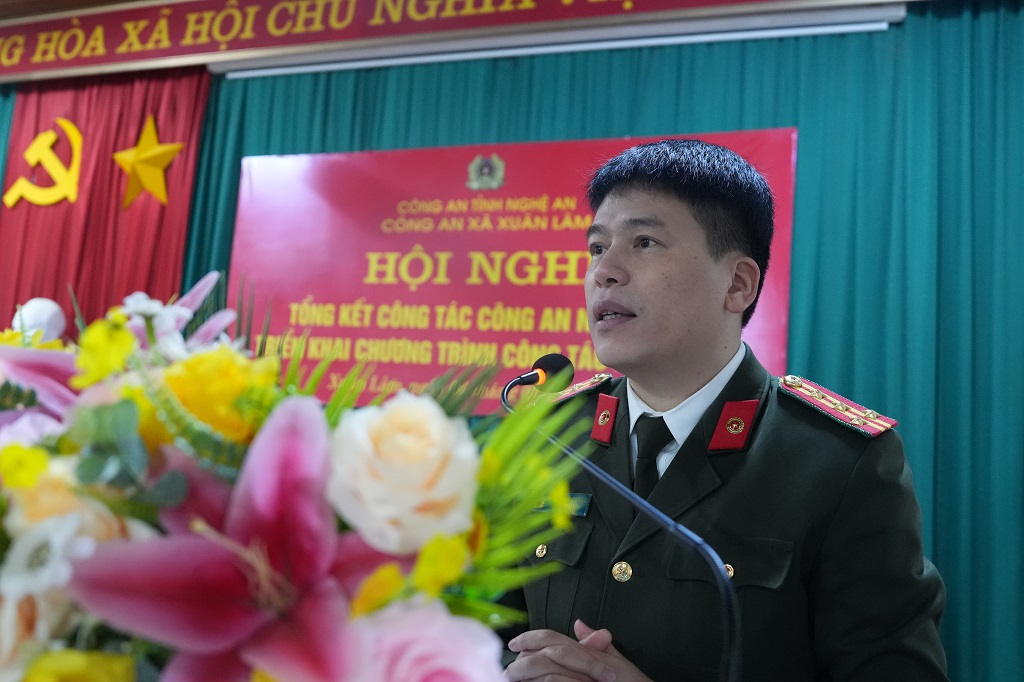 Đồng chí Đại tá Trần Hồng Quang, Phó Bí thư Đảng ủy, Phó Giám đốc Công an tỉnh phát biểu chỉ đạo tại Hội nghị