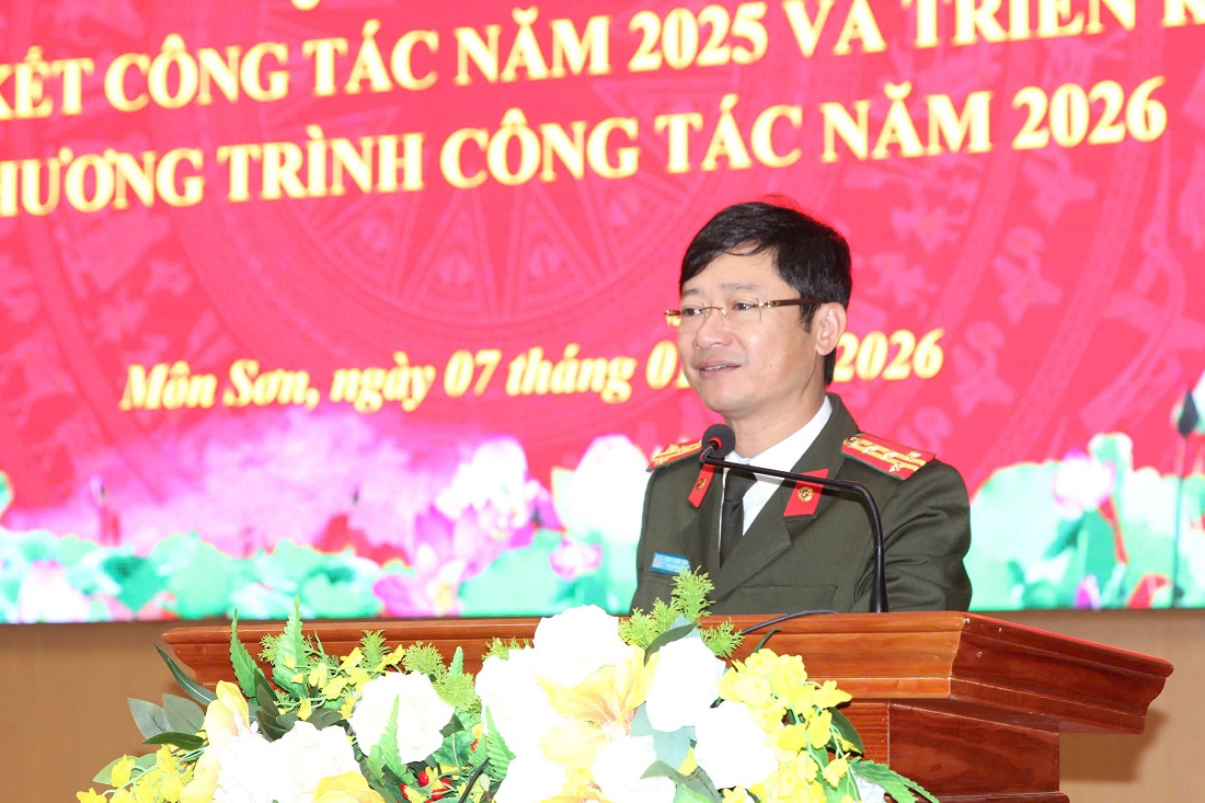 Đồng chí Đại tá Trần Ngọc Tuấn, Ủy viên Ban Thường vụ Đảng ủy, Phó Giám đốc Công an tỉnh phát biểu chỉ đạo tại Hội nghị