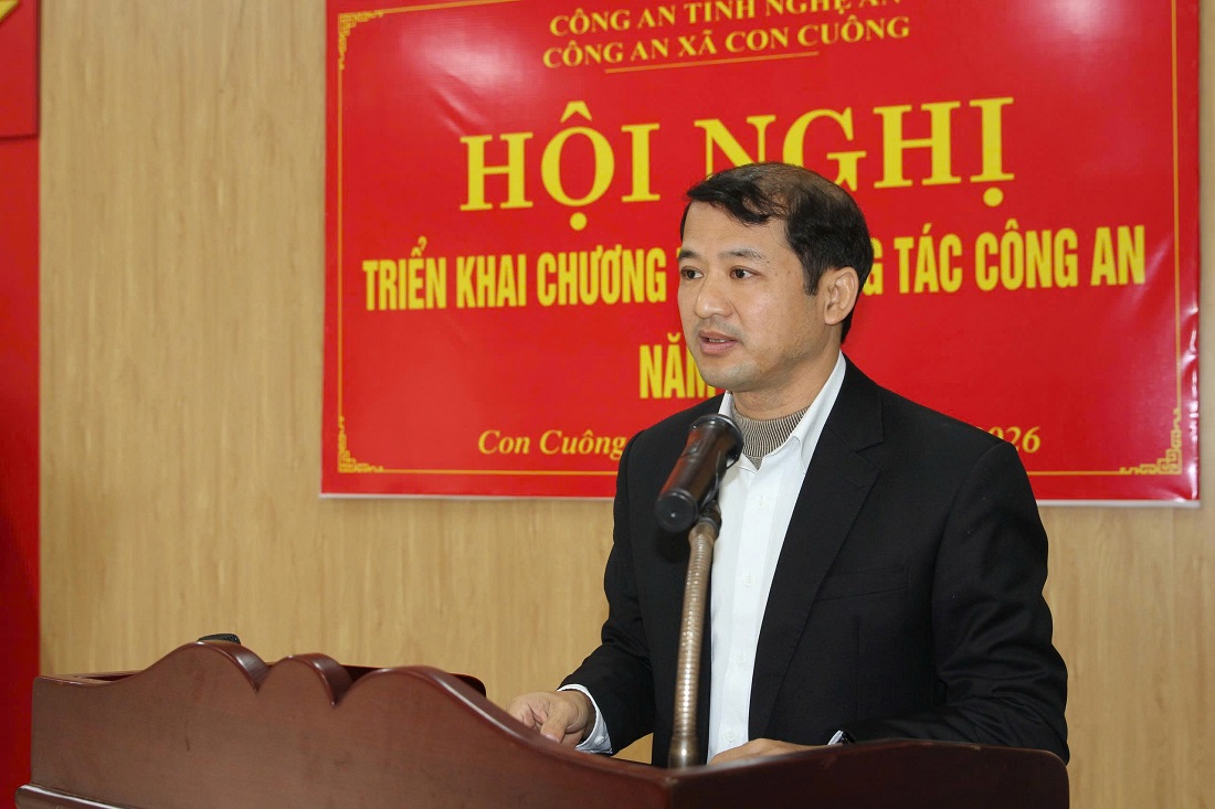 Đồng chí Nguyễn Hoài An, Tỉnh ủy viên, Bí thư Đảng ủy, Chủ tịch HĐND xã Con Cuông phát biểu