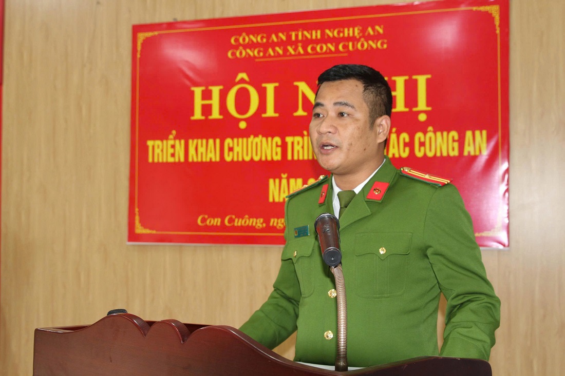 Đồng chí Thiếu tá Nguyễn Văn Nam, Trưởng Công an xã Con Cuông phát biểu