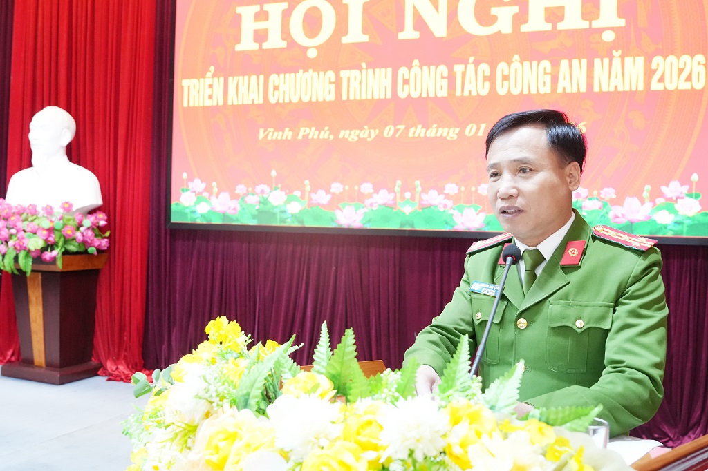 Đồng chí Đại tá Nguyễn Duy Thanh, Ủy viên Ban Thường vụ Đảng ủy, Phó Giám đốc Công an tỉnh phát biểu chỉ đạo tại Hội nghị