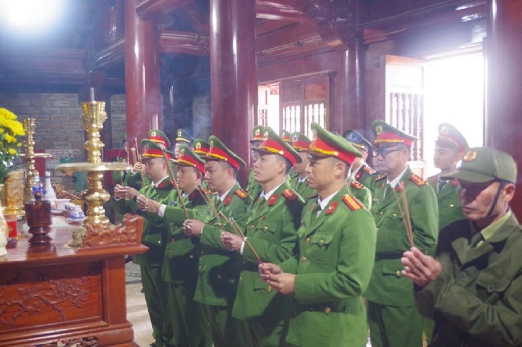 Công an xã Vân Tụ tổ chức hoạt động về nguồn