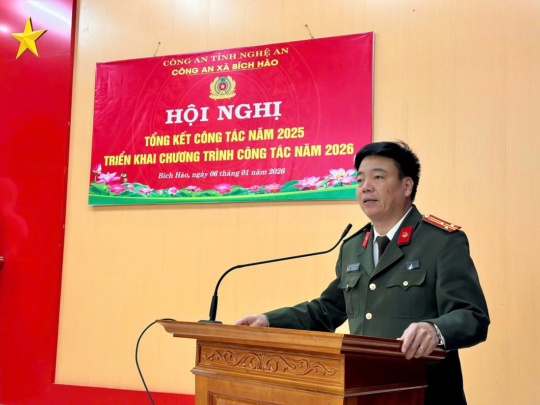 Đồng chí Thượng tá Nguyễn Trọng Khanh - Trưởng Phòng Công tác chính trị Công an tỉnh phát biểu chỉ đạo tại Hội nghị